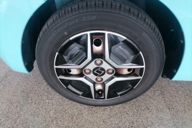 Used SOL E10X 2021 302 km Range Fashion Edition 31.4 kWh Left Front Wheel Hub