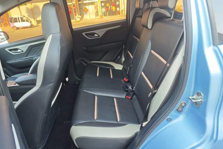Used SOL E10X 2021 302 km Range Fashion Edition 31.4 kWh Left Rear Seat