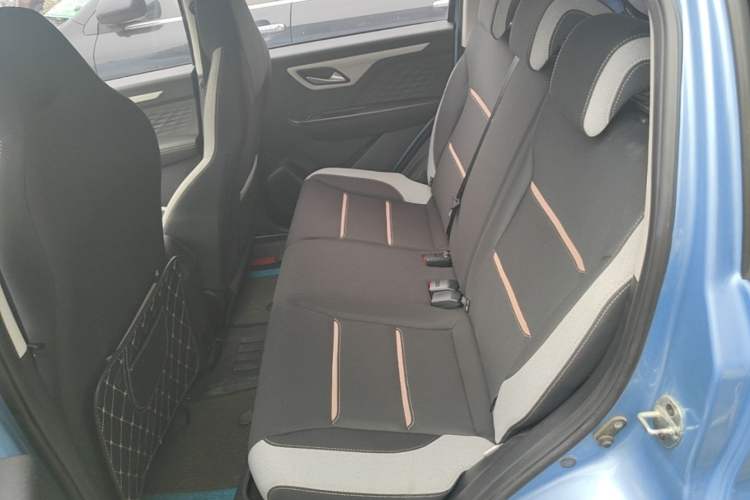Used SOL E10X 2021 302 km Range Fashion Edition 31.4 kWh Left Rear Seat