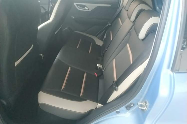 Used SOL E10X 2021 302 km Range Fashion Edition 31.4 kWh Left Rear Seat