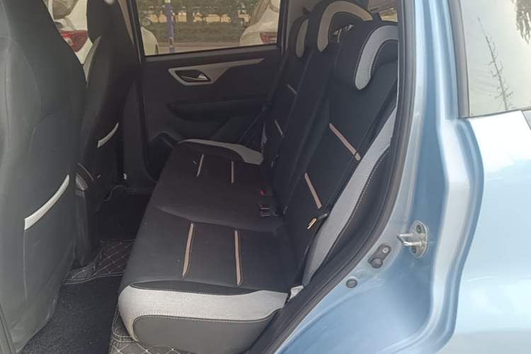 Used SOL E10X 2021 302 km Range Fashion Edition 31.4 kWh Left Rear Seat