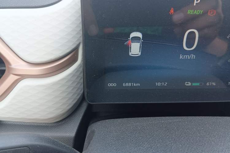 Used SOL E10X 2021 302 km Range Luxury Version 31.4 kWh Odometer Close Up