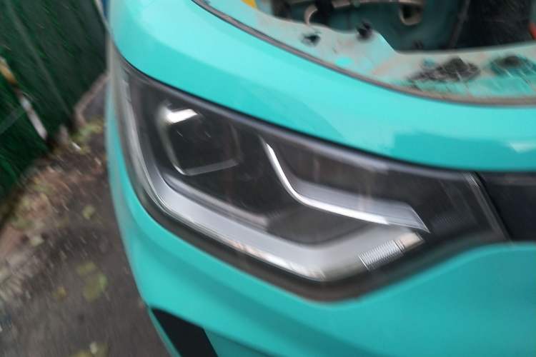 Used SOL E10X 2021 302 km Range Fashion Edition 31.4 kWh Right Front Headlight
