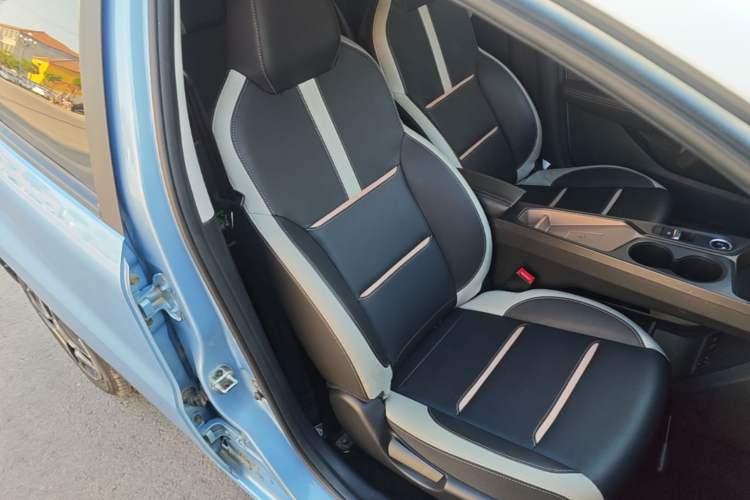 Used SOL E10X 2021 302 km Range Fashion Edition 31.4 kWh Right Front Seat