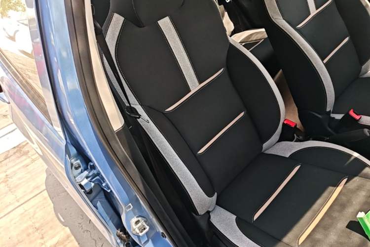 Used SOL E10X 2021 150 km Ambitious Trim Right Front Seat