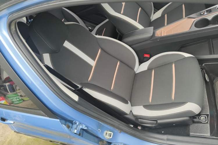 Used SOL E10X 2021 302 km Range Fashion Edition 31.4 kWh Right Front Seat
