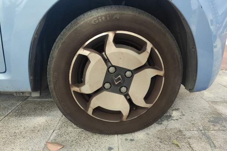 Used SOL E10X 2021 302 km Range Luxury Version 30.2 kWh Right Front Wheel Hub