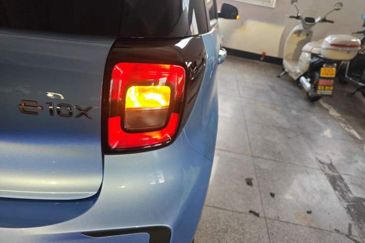 Used SOL E10X 2021 Jimei Edition 302km Fashionable Model Right Rear Taillight