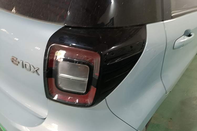 Used SOL E10X 2021 302 km Range Luxury Version 31.4 kWh Right Rear Taillight