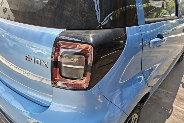 Used SOL E10X 2021 150 km Ambitious Trim Right Rear Taillight