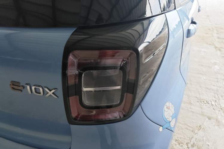 Used SOL E10X 2021 302 km Range Luxury Version 31.4 kWh Right Rear Taillight