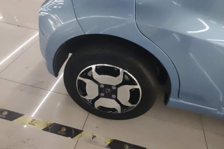 Used SOL E10X 2021 302 km Range Luxury Version 31.4 kWh Right Rear Wheel Hub