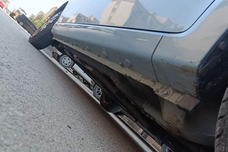 Used SOL E10X 2021 150 km Basic Version Right Side Sill