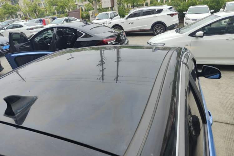 Used SOL E10X 2021 302 km Range Fashion Edition 31.4 kWh Roof