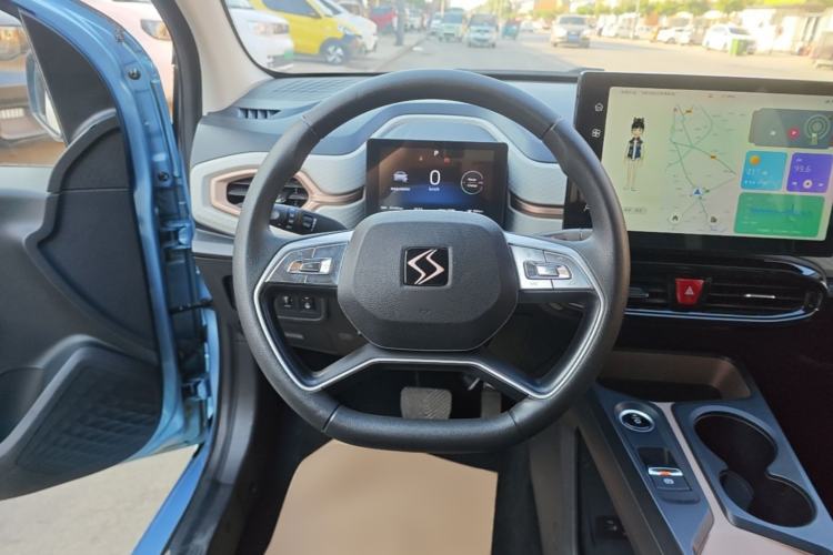 Used SOL E10X 2021 302 km Range Fashion Edition 31.4 kWh Steering Wheel