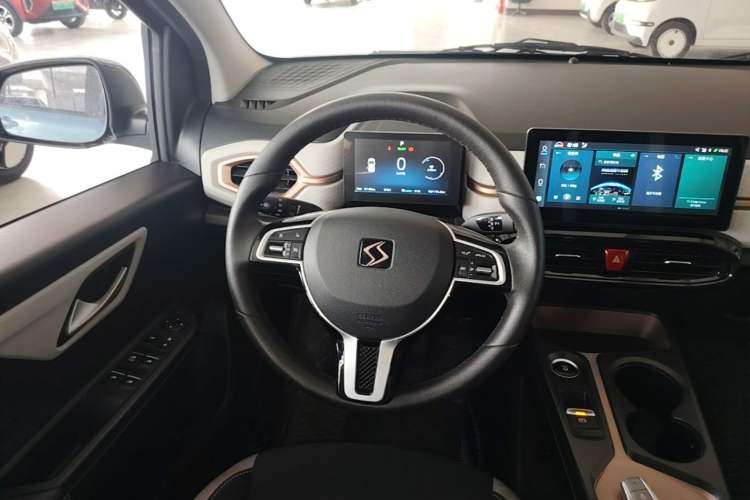 Used SOL E10X 2021 302 km Range Luxury Version 30.2 kWh Steering Wheel