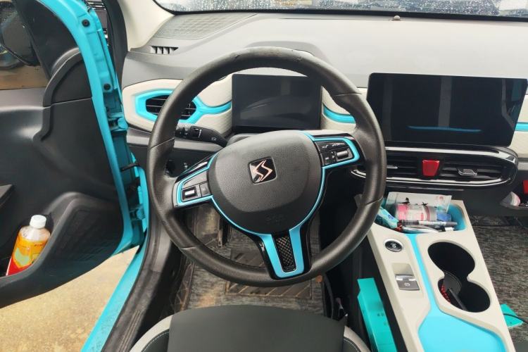 Used SOL E10X 2021 302 km Range Luxury Version 31.4 kWh Steering Wheel