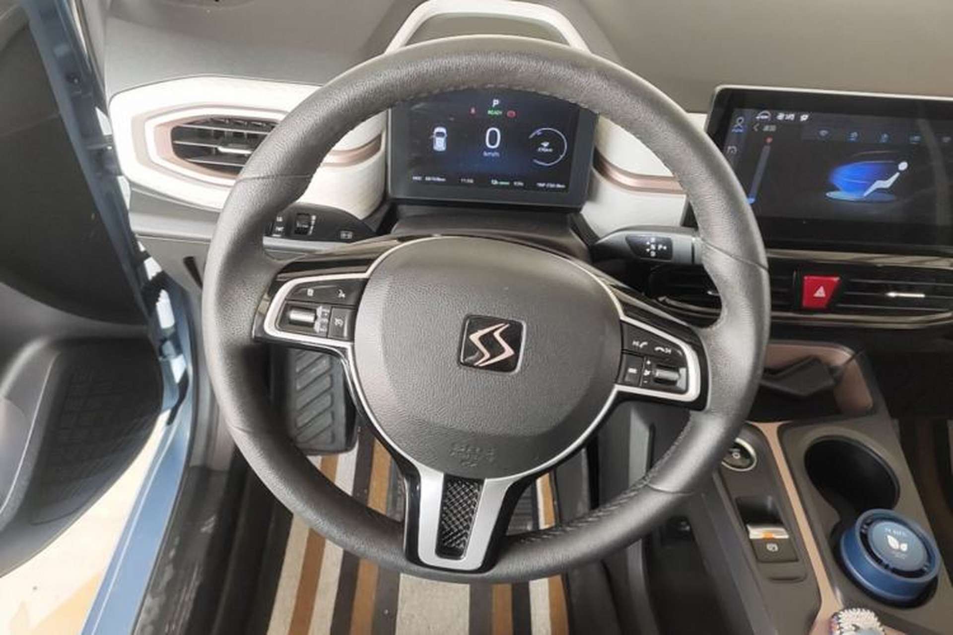 Used SOL E10X 2021 302 km Range Fashion Edition 30.2 kWh Steering Wheel