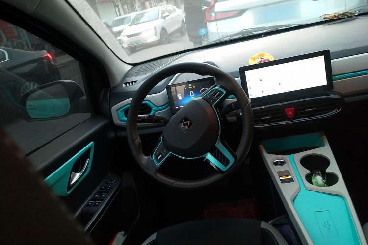 Used SOL E10X 2021 302 km Range Fashion Edition 31.4 kWh Steering Wheel