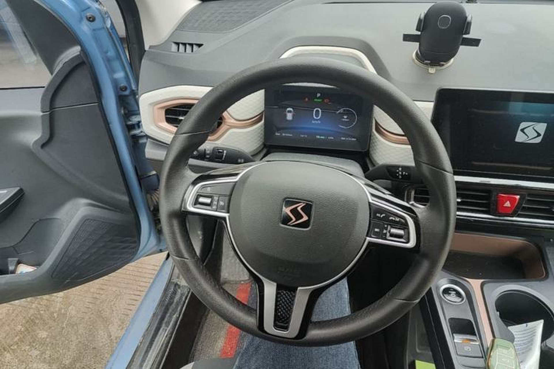Used SOL E10X 2021 302 km Range Fashion Edition 31.4 kWh Steering Wheel