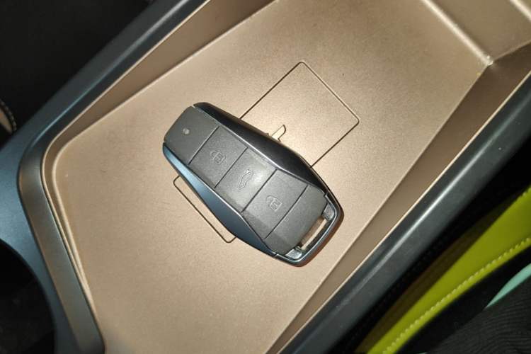 Used SOL E10X 2021 302 km Range Luxury Version 30.2 kWh Vehicle Key