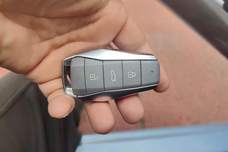 Used SOL E10X 2021 302 km Range Luxury Version 30.2 kWh Vehicle Key