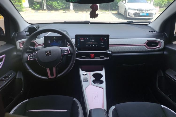 Used SOL E10X 2021 302 km Range Fashion Edition 31.4 kWh Center Console