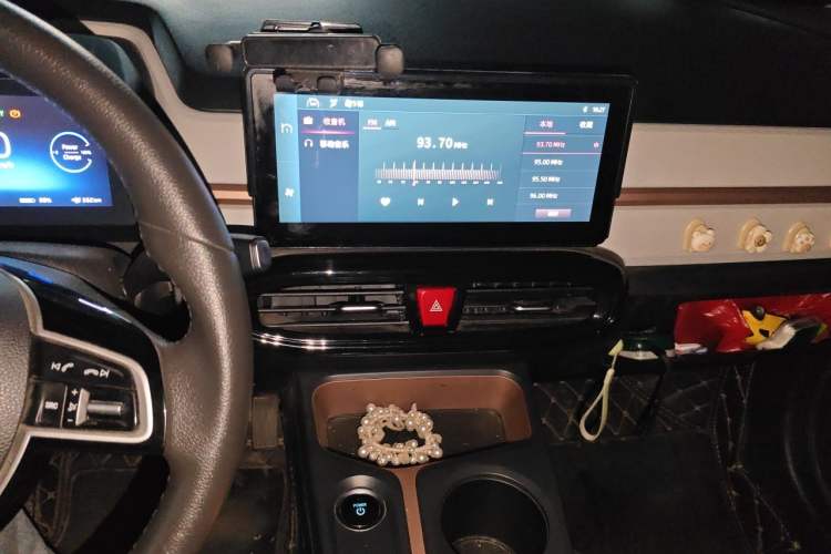 Used SOL E10X 2021 302 km Range Fashion Edition 31.4 kWh Audio And AC Panel