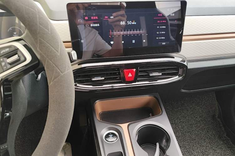 Used SOL E10X 2021 302 km Range Fashion Edition 31.4 kWh Audio And AC Panel