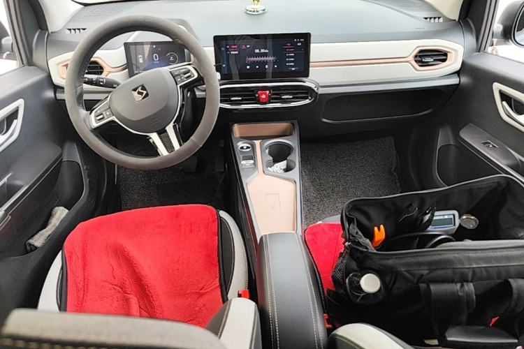 Used SOL E10X 2021 302 km Range Fashion Edition 31.4 kWh Center Console