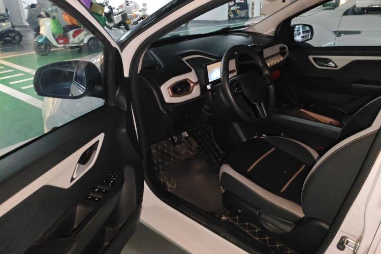 Used SOL E10X 2021 302 km Range Fashion Edition 31.4 kWh Driver Seat
