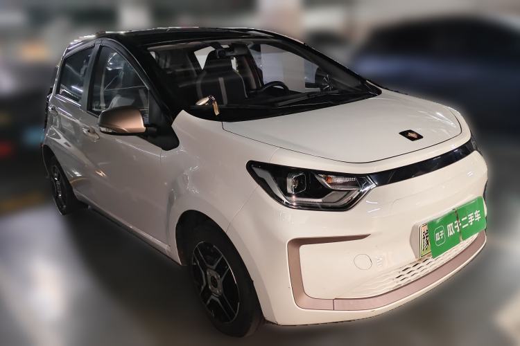 Used SOL E10X 2021 302 km Range Fashion Edition 31.4 kWh Front Right 45 Deg
