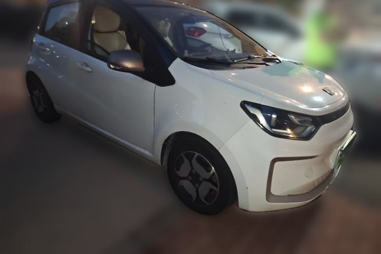 Used SOL E10X 2021 302 km Range Luxury Version 31.4 kWh Front Right 45 Deg