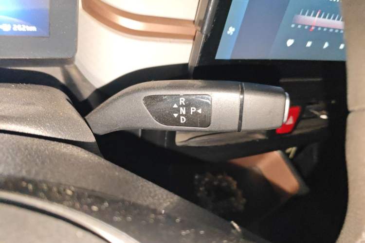 Used SOL E10X 2021 302 km Range Fashion Edition 31.4 kWh Gear Lever