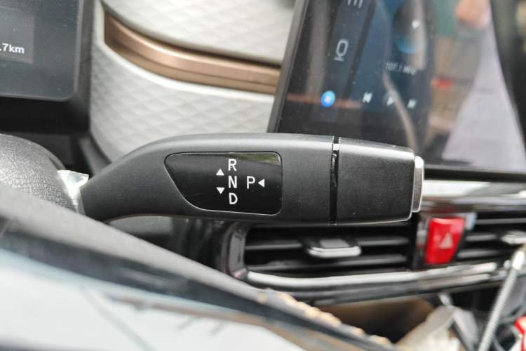 Used SOL E10X 2021 302 km Range Luxury Version 30.2 kWh Gear Lever