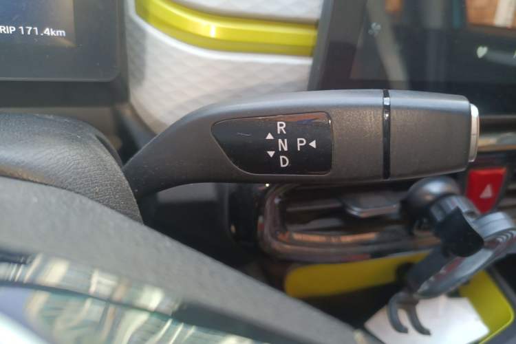 Used SOL E10X 2021 302 km Range Fashion Edition 30.2 kWh Gear Lever