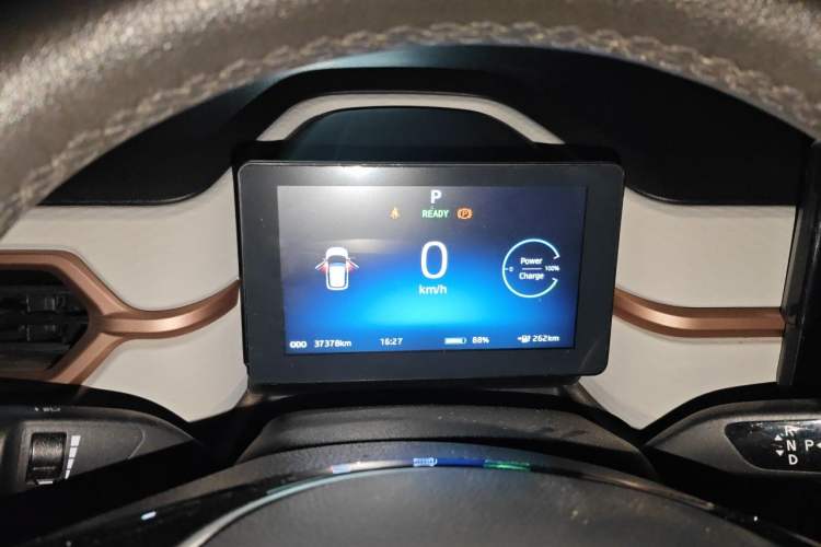 Used SOL E10X 2021 302 km Range Fashion Edition 31.4 kWh Instrument Cluster