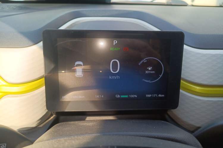 Used SOL E10X 2021 302 km Range Fashion Edition 30.2 kWh Instrument Cluster
