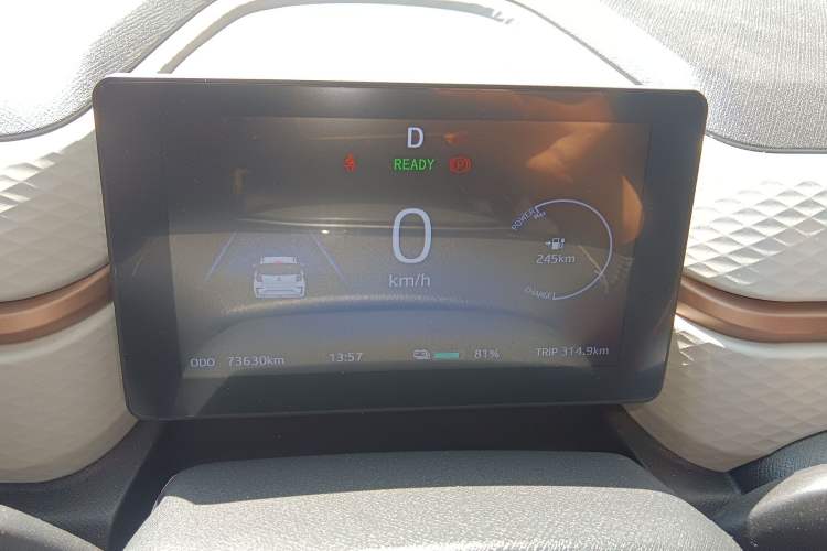 Used SOL E10X 2021 302 km Range Luxury Version 31.4 kWh Instrument Cluster