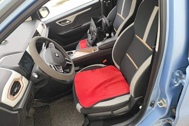 Used SOL E10X 2021 302 km Range Fashion Edition 31.4 kWh Left Front Seat
