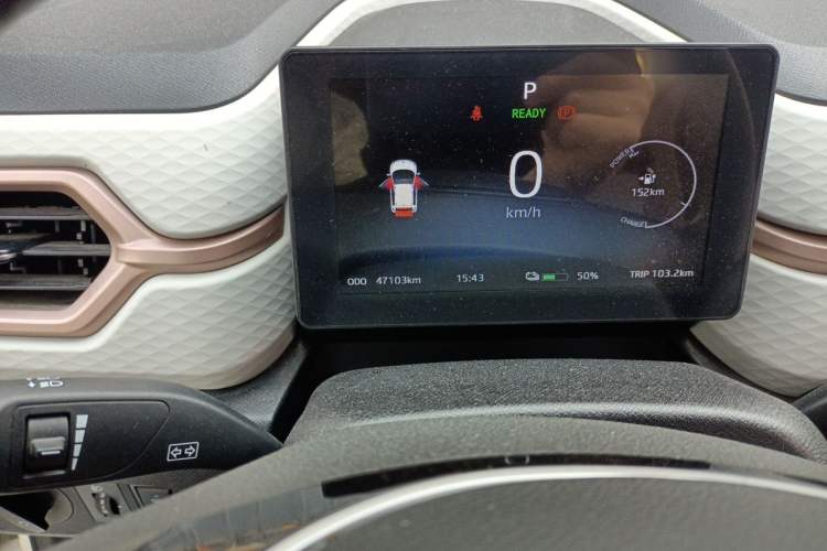 Used SOL E10X 2021 302 km Range Luxury Version 31.4 kWh Odometer Close Up