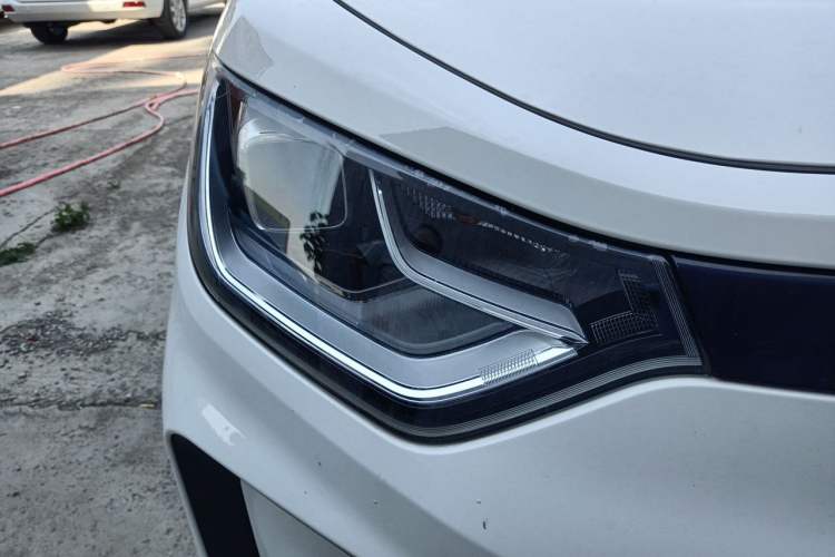 Used SOL E10X 2021 302 km Range Luxury Version 31.4 kWh Right Front Headlight