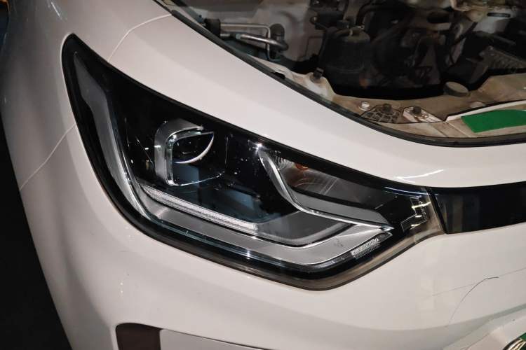 Used SOL E10X 2021 302 km Range Fashion Edition 31.4 kWh Right Front Headlight