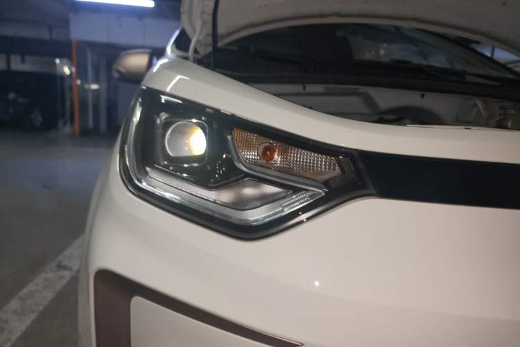 Used SOL E10X 2021 302 km Range Luxury Version 31.4 kWh Right Front Headlight