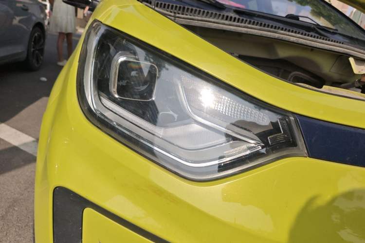 Used SOL E10X 2021 302 km Range Fashion Edition 30.2 kWh Right Front Headlight