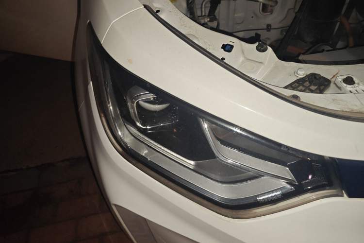 Used SOL E10X 2021 302 km Range Luxury Version 31.4 kWh Right Front Headlight