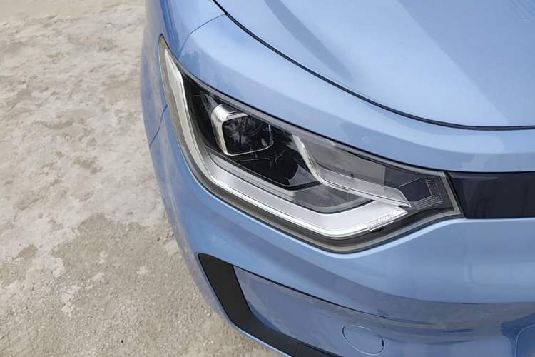 Used SOL E10X 2021 302 km Range Fashion Edition 31.4 kWh Right Front Headlight