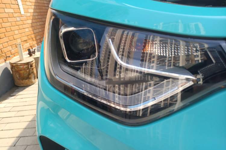 Used SOL E10X 2021 302 km Range Fashion Edition 30.2 kWh Right Front Headlight
