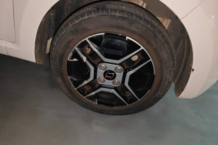 Used SOL E10X 2021 302 km Range Fashion Edition 31.4 kWh Right Front Wheel Hub