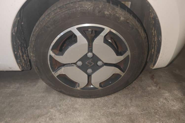Used SOL E10X 2021 302 km Range Luxury Version 31.4 kWh Right Front Wheel Hub
